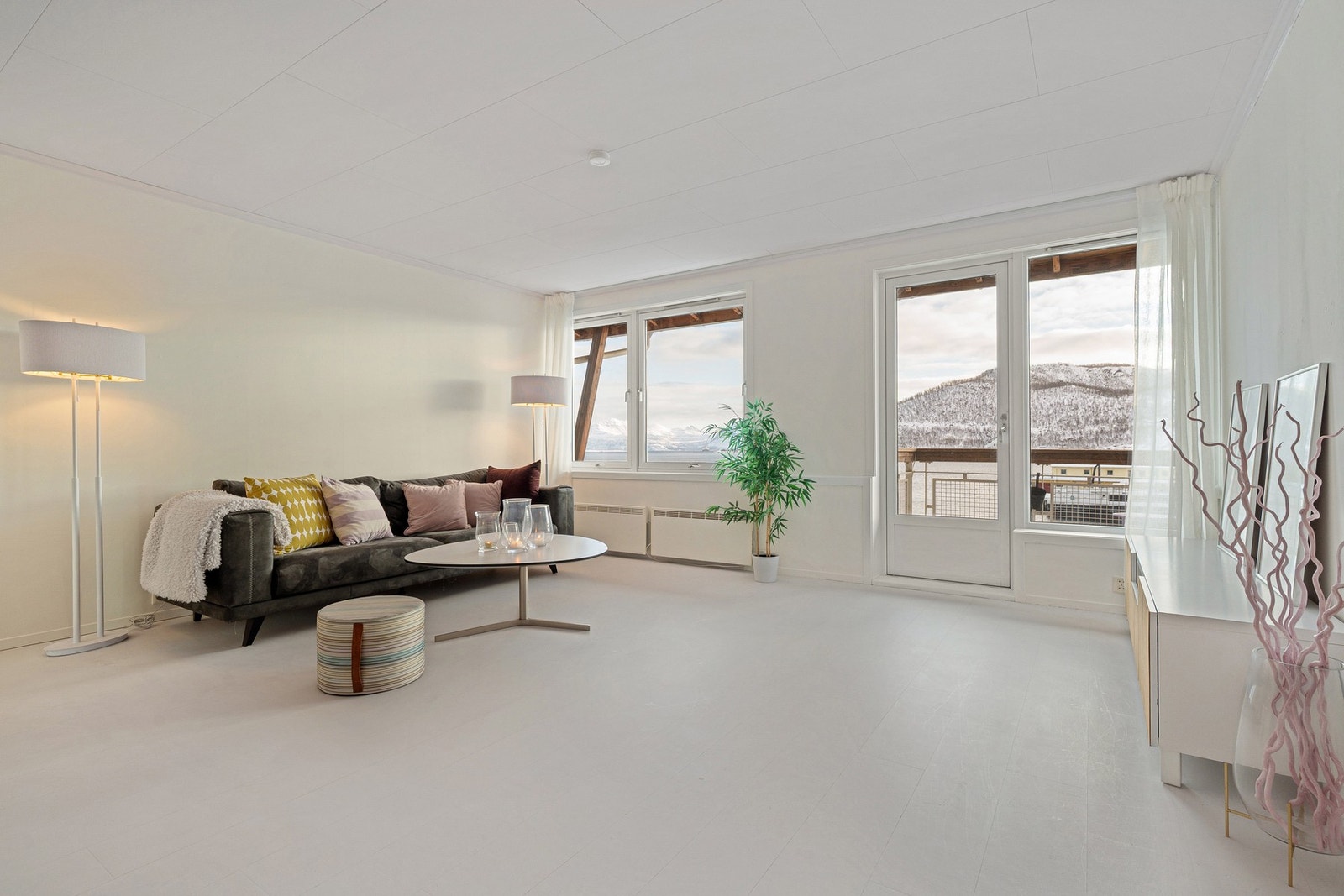 Utgang til balkong i stuen Galleribilde