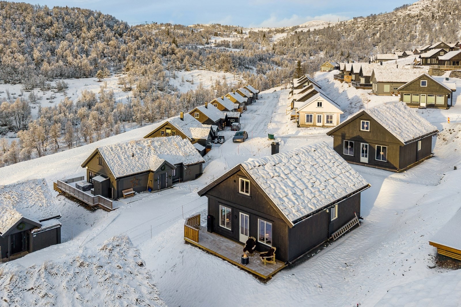 Med direkte tilgang til både langrennsløyper og alpinanlegg, og med skibakken kun noen få meter unna hyttedøren, ligger alt til rette for aktive dager på fjellet. Galleribilde