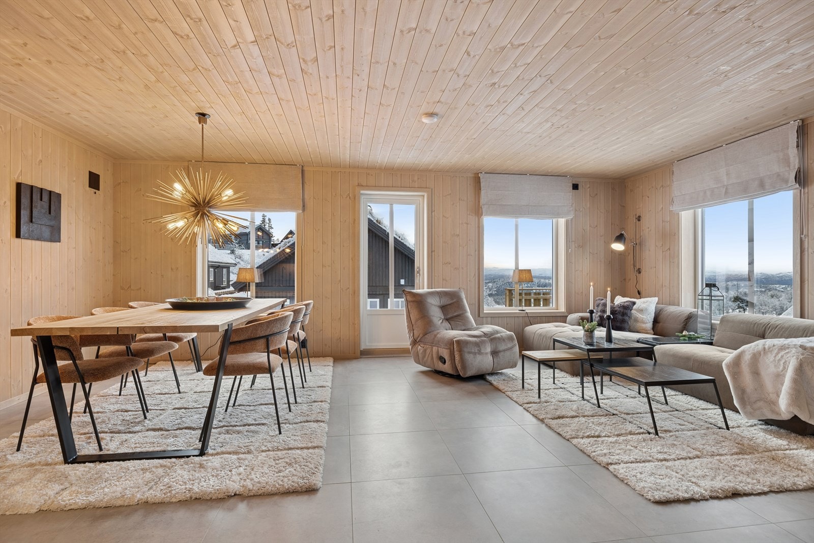 Flislagte gulv med varmekabler gir en lun og behagelig atmosfære - perfekt for komfort både etter skituren og på kalde vinterdager. Galleribilde