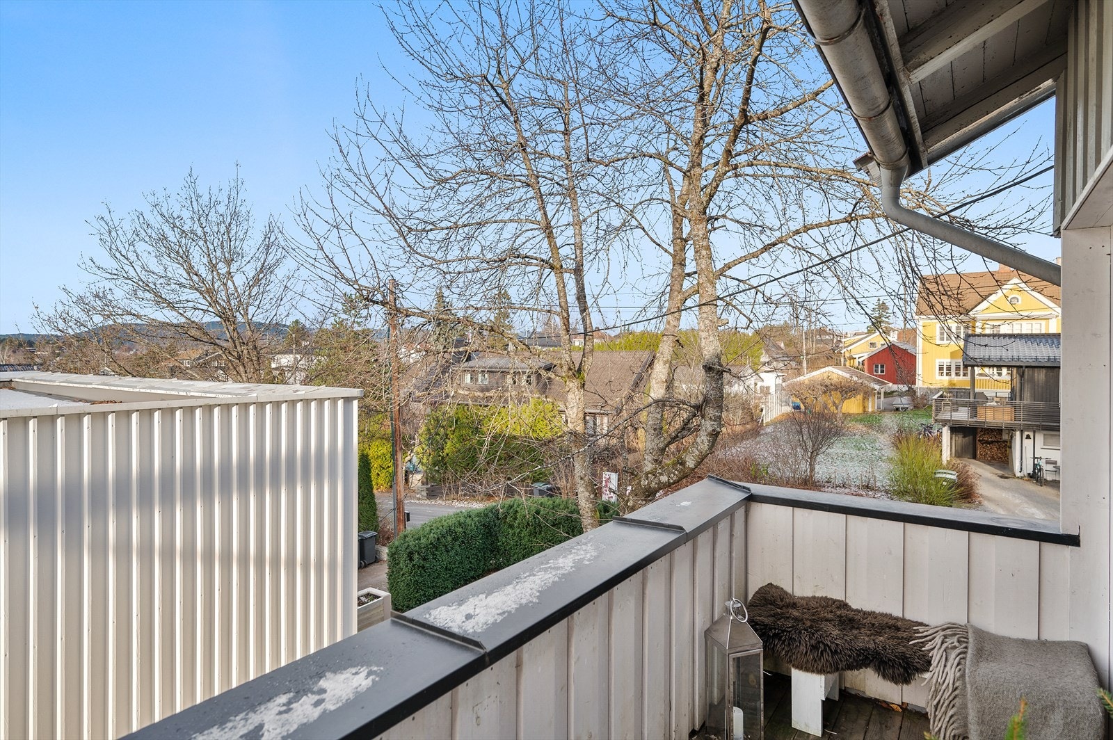 Utsikt fra verandaen over nærområdet Galleribilde