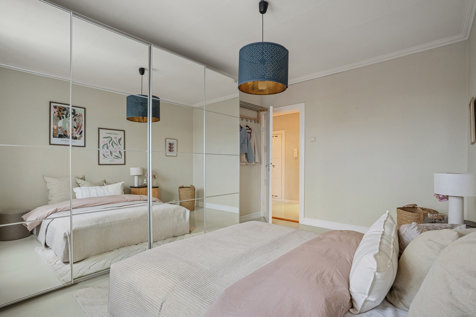 Dempende farger på veggene gjør at man føler seg avslappet på kvelden . Galleribilde