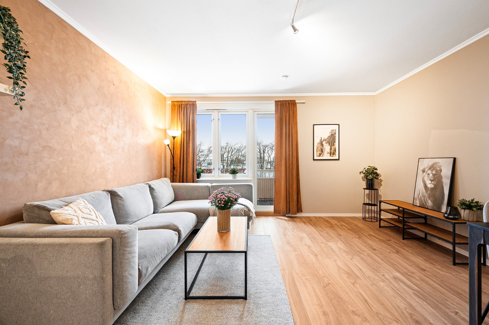 Vinduer med 3-lags isolerglass fra 2018 sikrer godt med dagslys og er energieffektive. Galleribilde