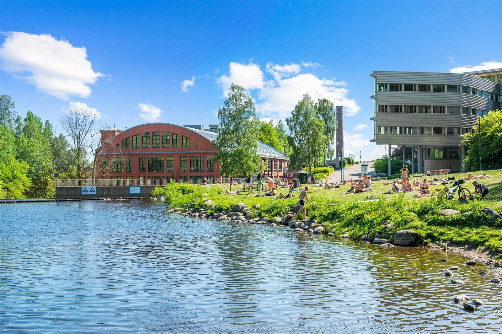 På varme dager er det kort vei til populære badeplasser i nærområdet. Galleribilde