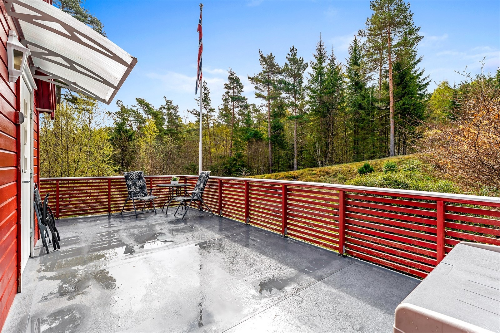 Bilen parkerer du på oppstillingsplass på tomten, der det også er mulighet for gjesteparkering. Galleribilde