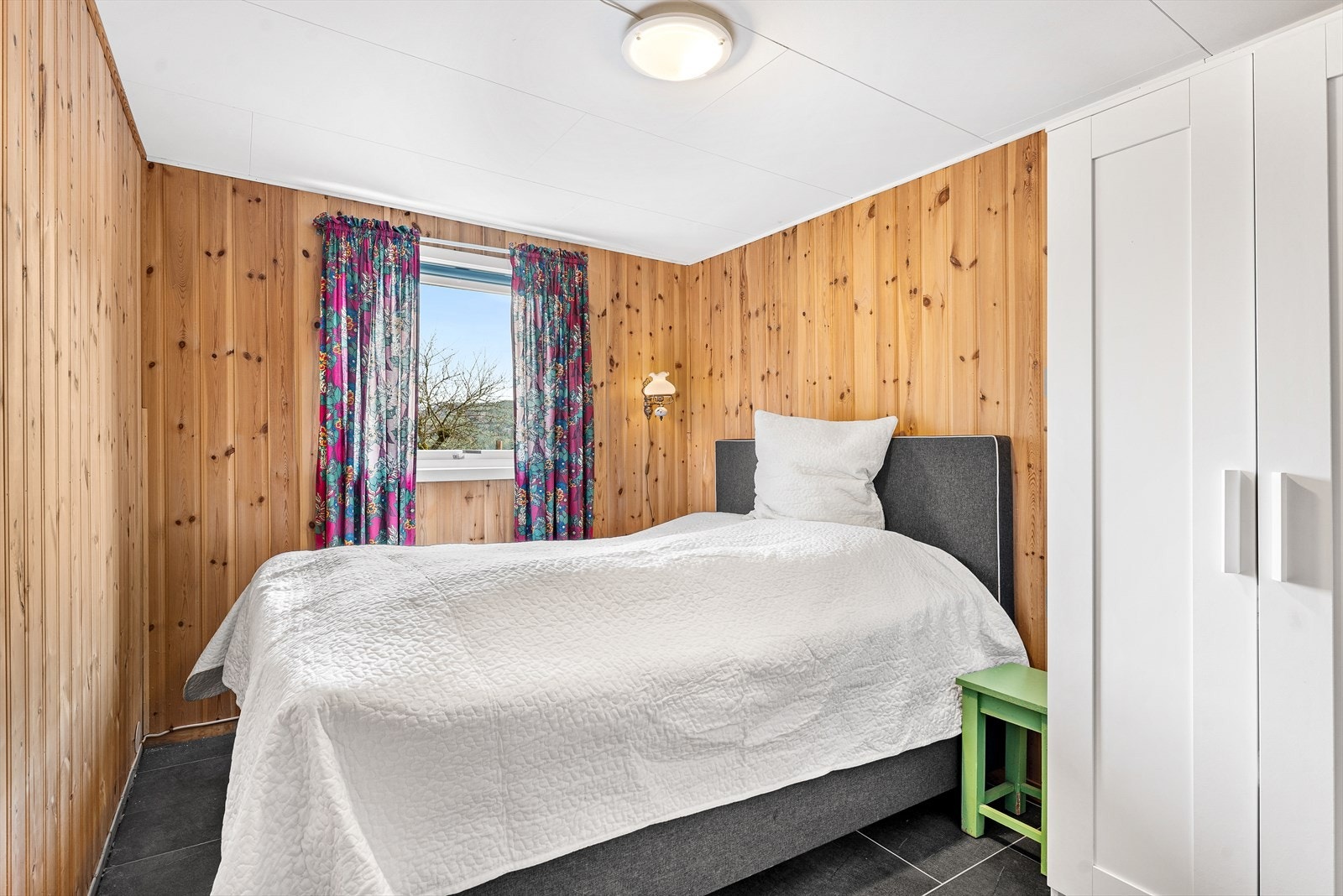 Det er totalt to soverom i kjelleren. Galleribilde