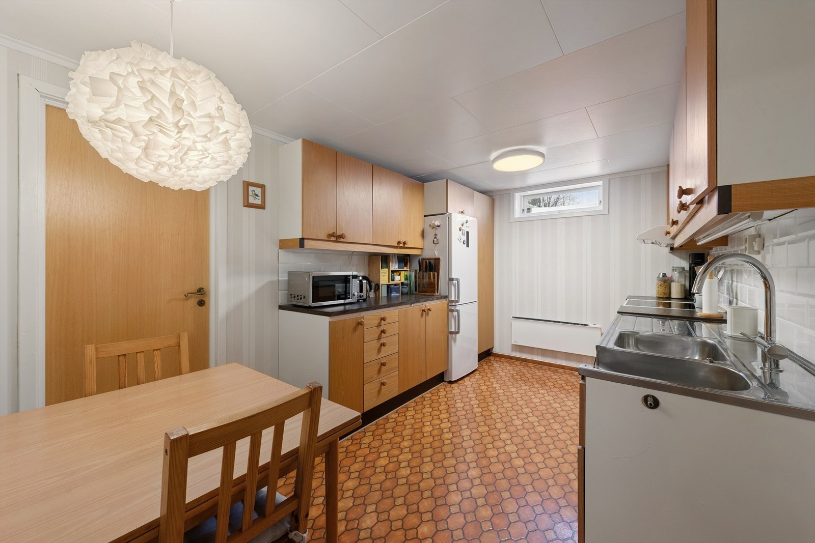 Med inngang fra kjøkkenet finner du en praktisk innvendig bod for oppbevaring. Galleribilde