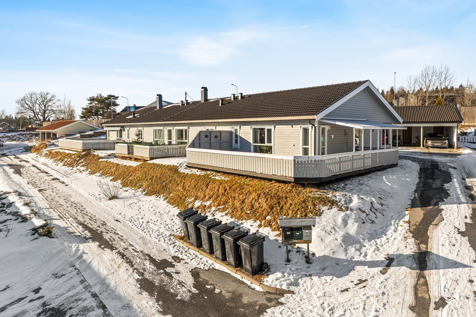 Velkommen til Solheimveien 8, en moderne rekkehusleilighet fra 2009 Galleribilde