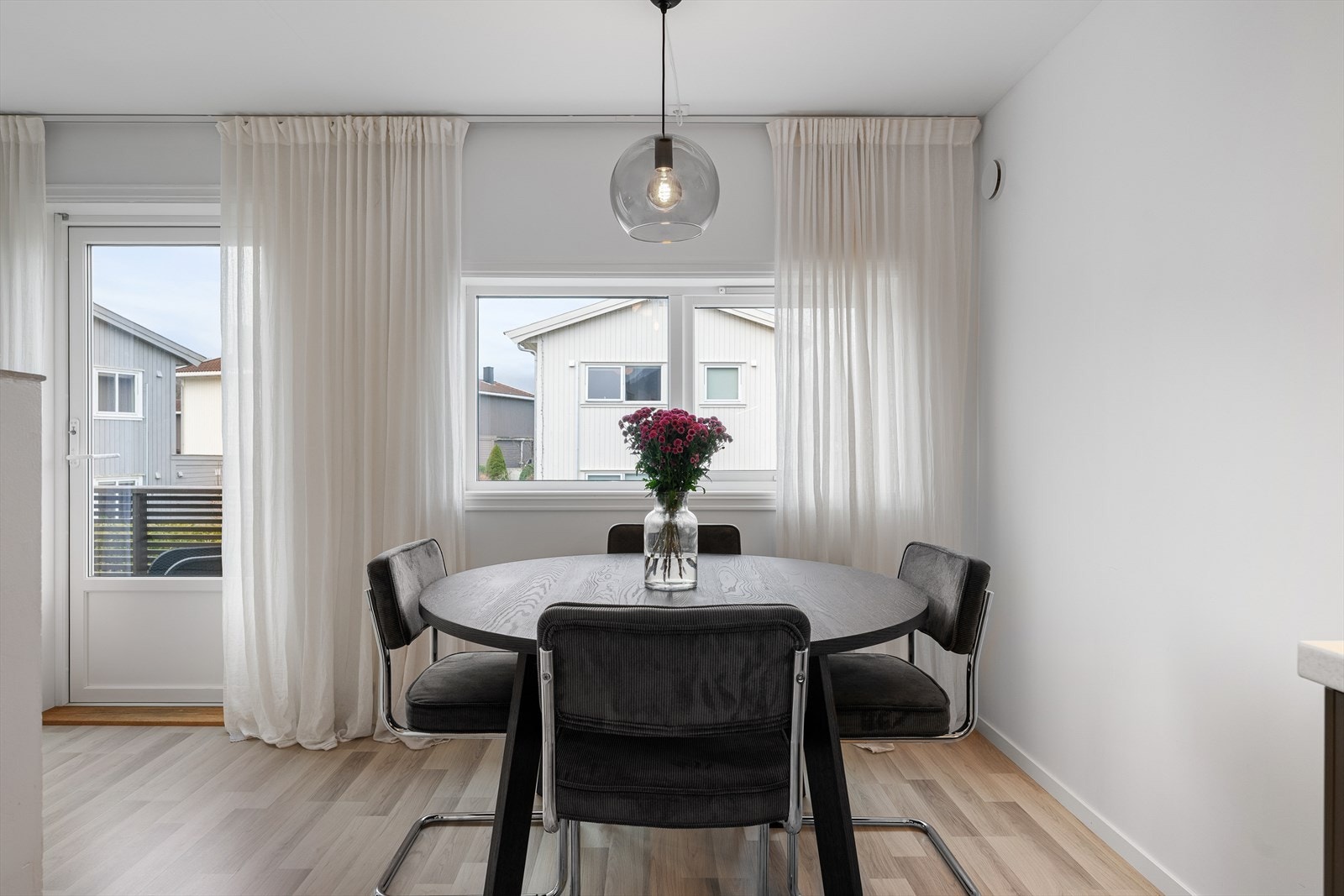 stuen har utgang til balkong. Galleribilde