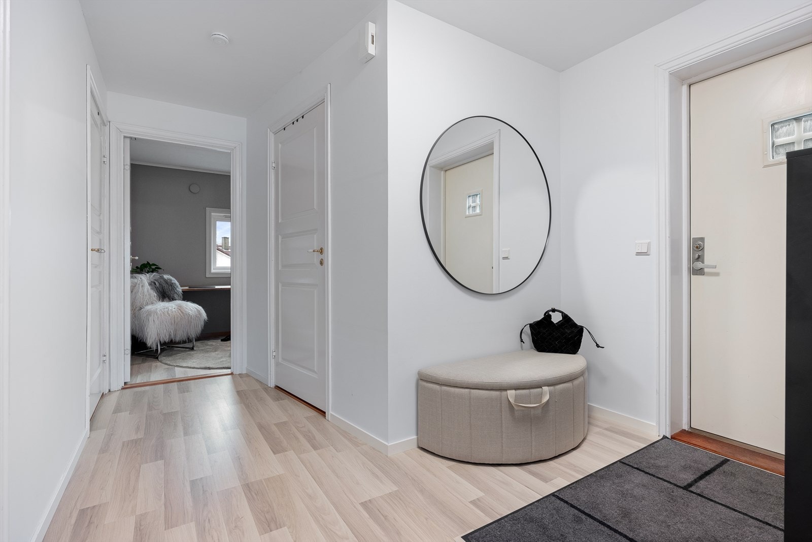 Romslig entre Galleribilde