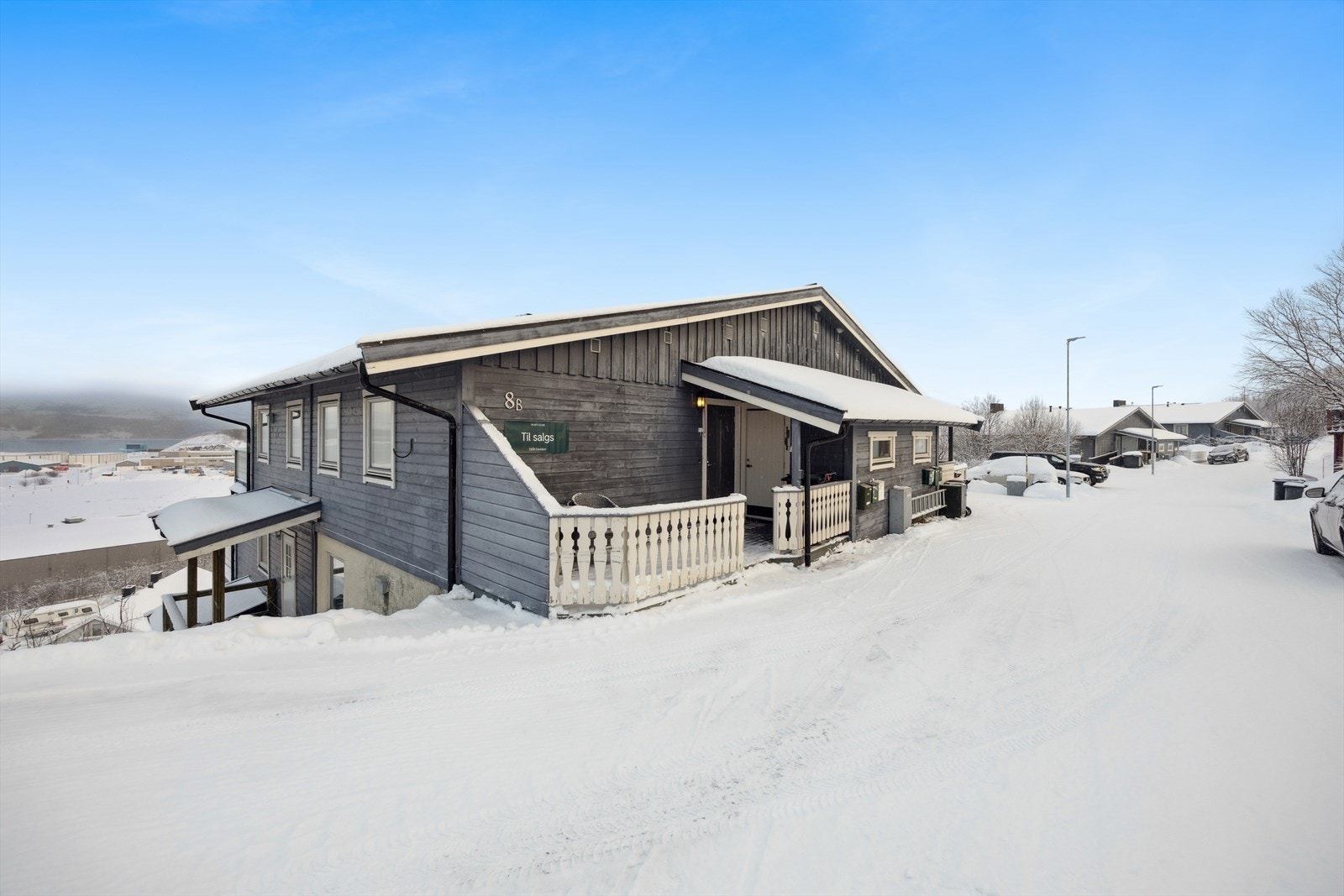 Parnassveien 8B er beliggenhet på Storhaugen i Kirkenes med kort vei til sentrum. Galleribilde