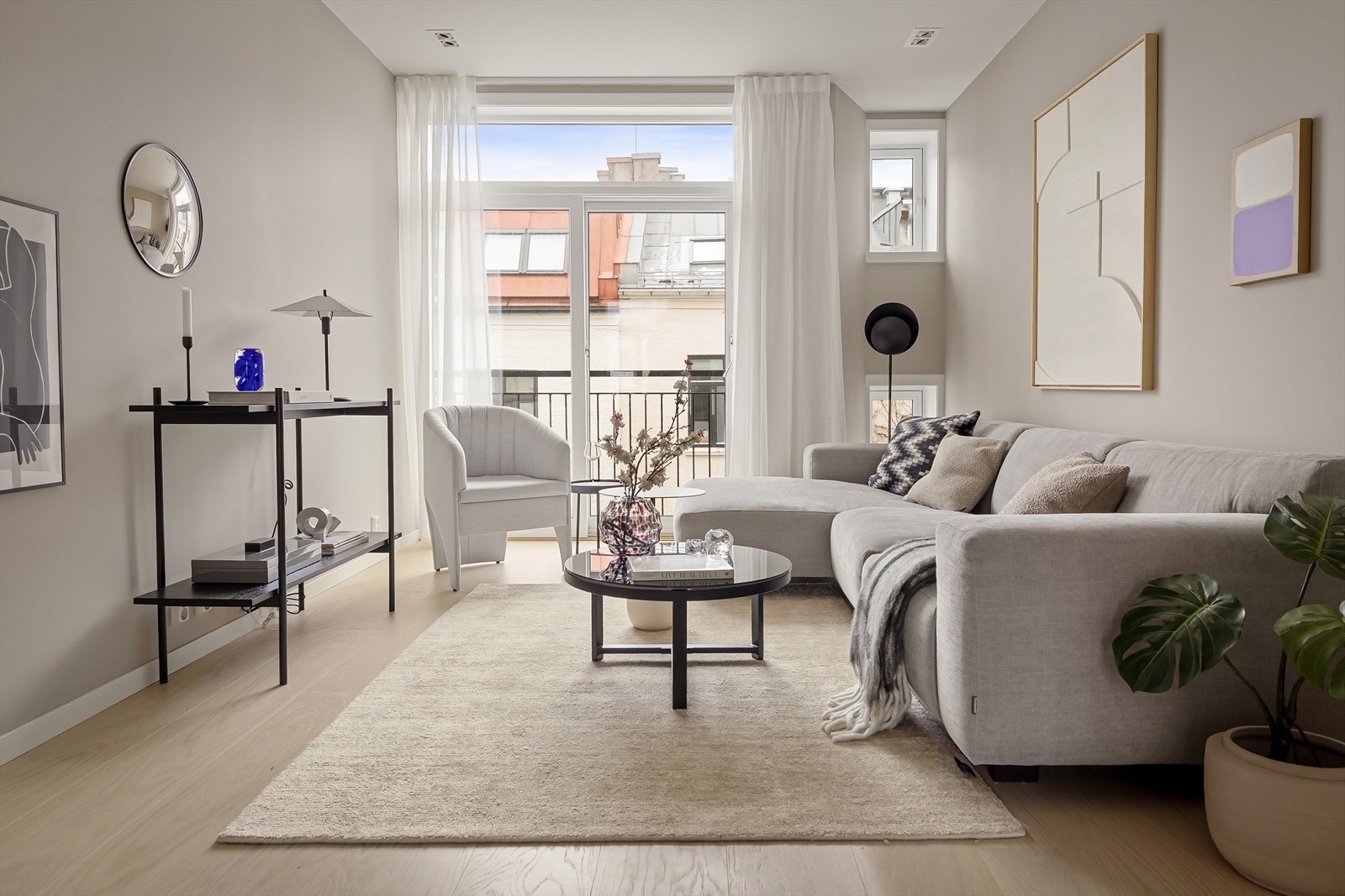 Fra stuen er det utgang til Fransk balkong med gode solforhold Galleribilde