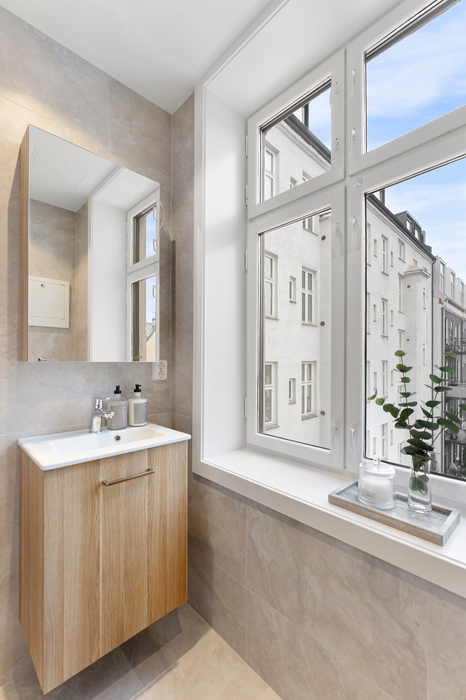 Boligen vender mot indre gårdsrom Galleribilde