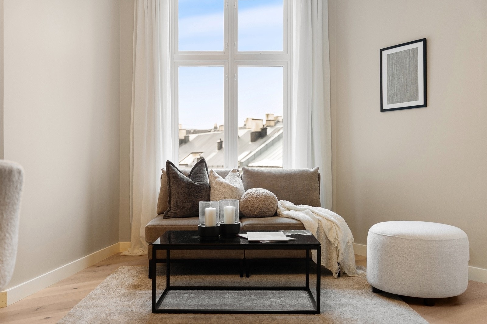 Videre har stuen god plass til sofagruppe Galleribilde