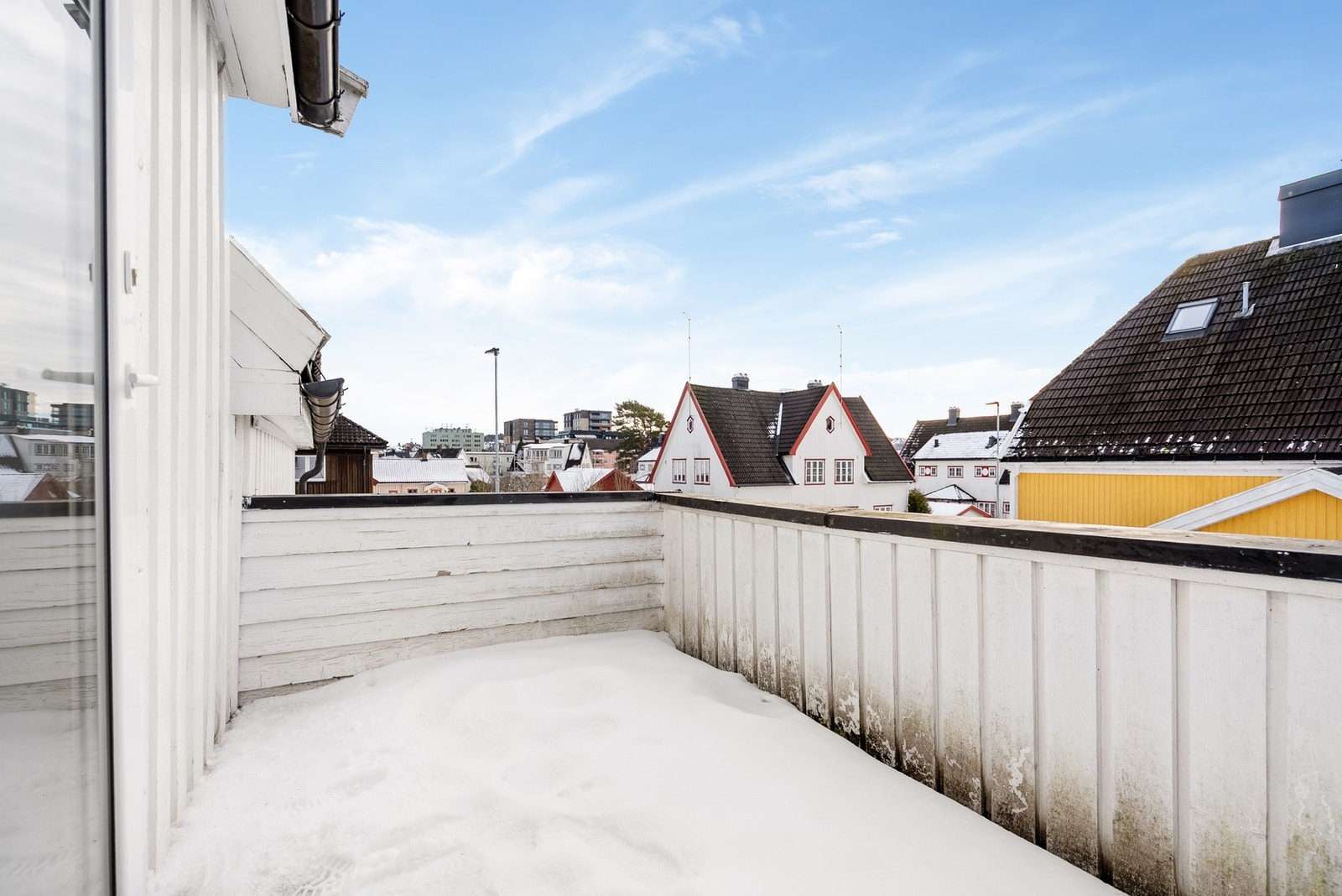 Balkongen gir deg et høyt og usjenert sted å sette deg ut for å nyte solen Galleribilde