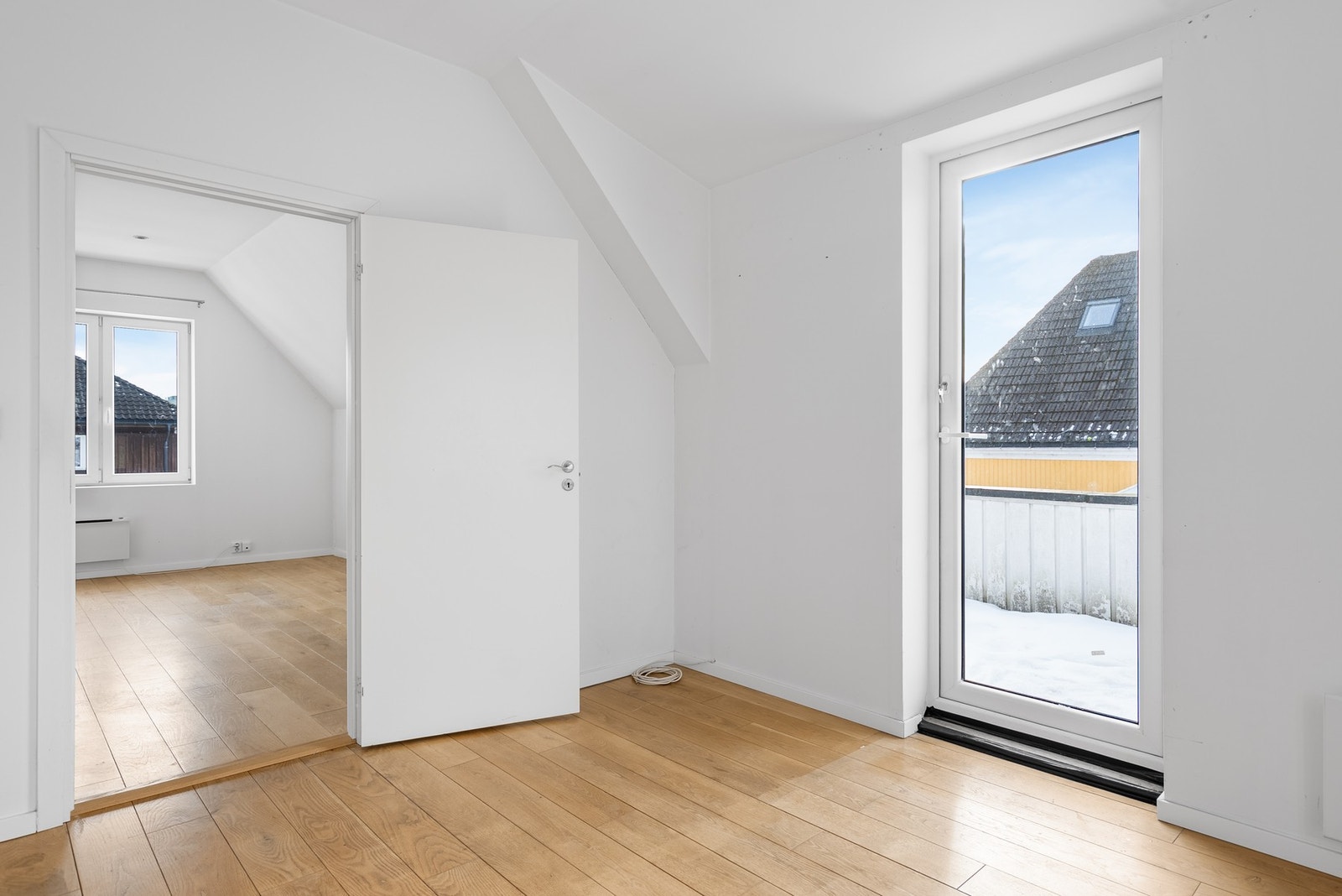 Du har utgang til balkong via soverom innenfor stuen Galleribilde