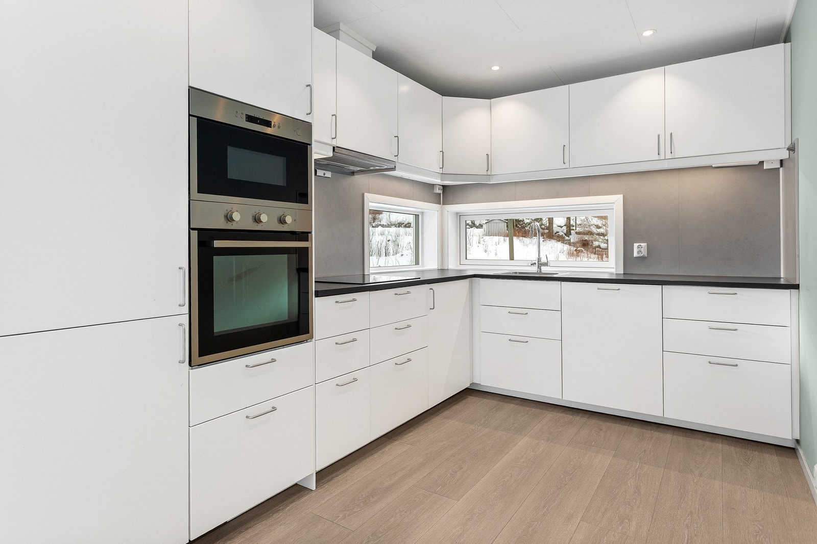 Kjøkkenet er funksjonelt samtidig som det er tidløst og delikat Galleribilde