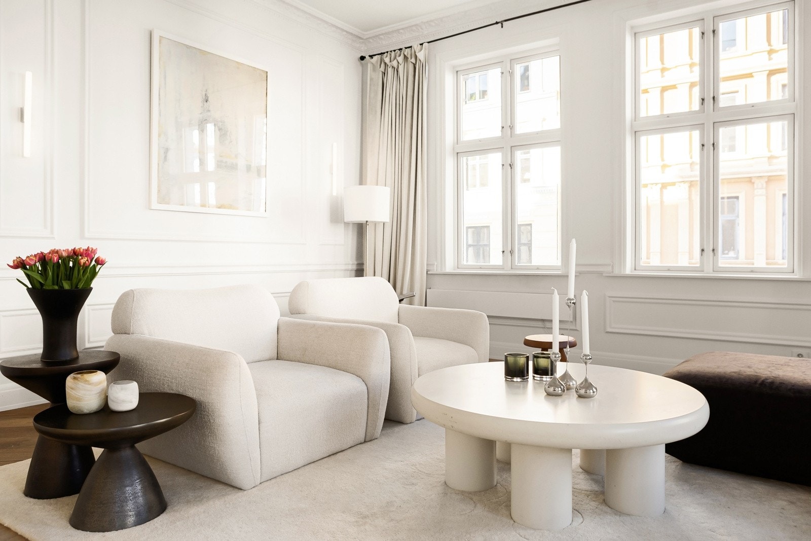 Leiligheten ble helhetlig totalrenovert i 2021 og holder høy, tidløs standard. Galleribilde