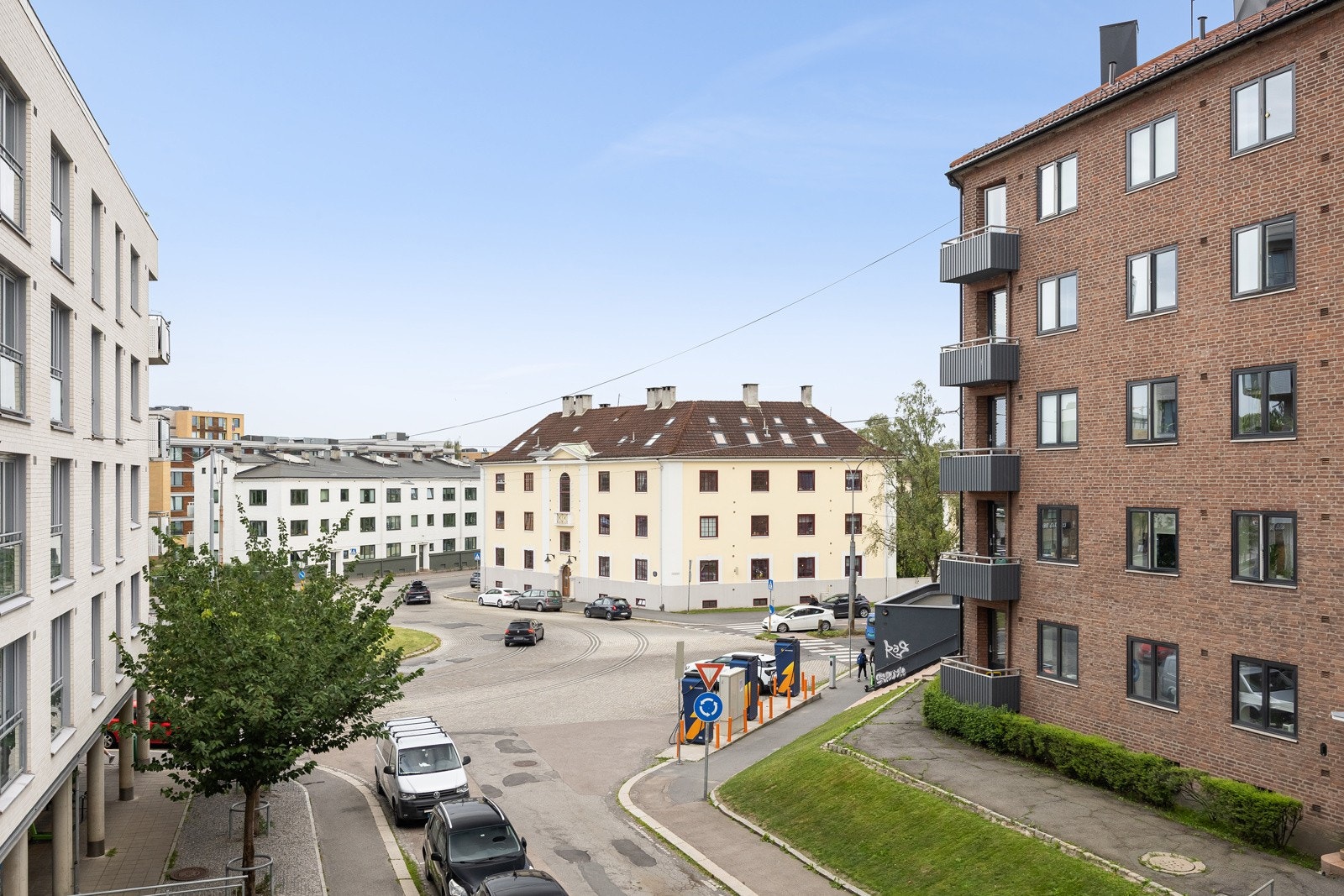 Den store vindusflaten slipper inn fint lys, samtidig som det er minimalt med innsyn. Galleribilde