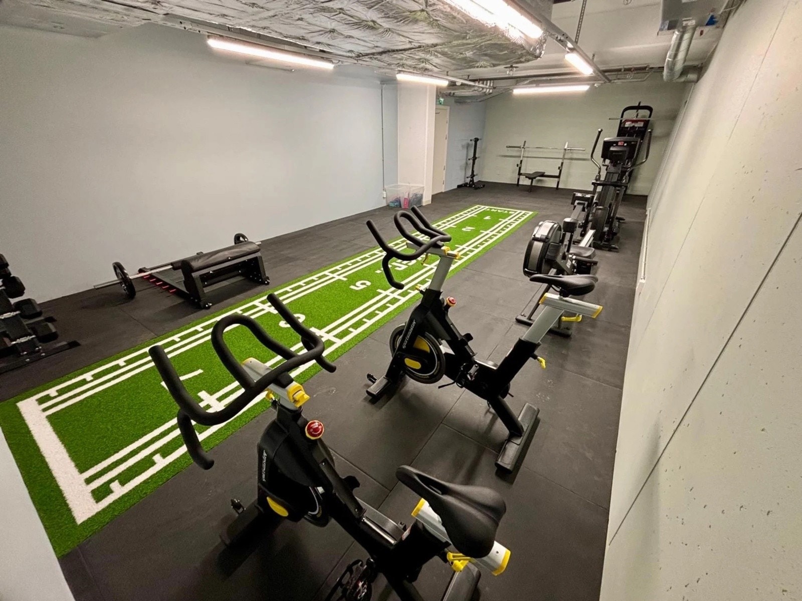 Borettslaget har etablert treningssenter til andelseierne i kjelleren. Galleribilde