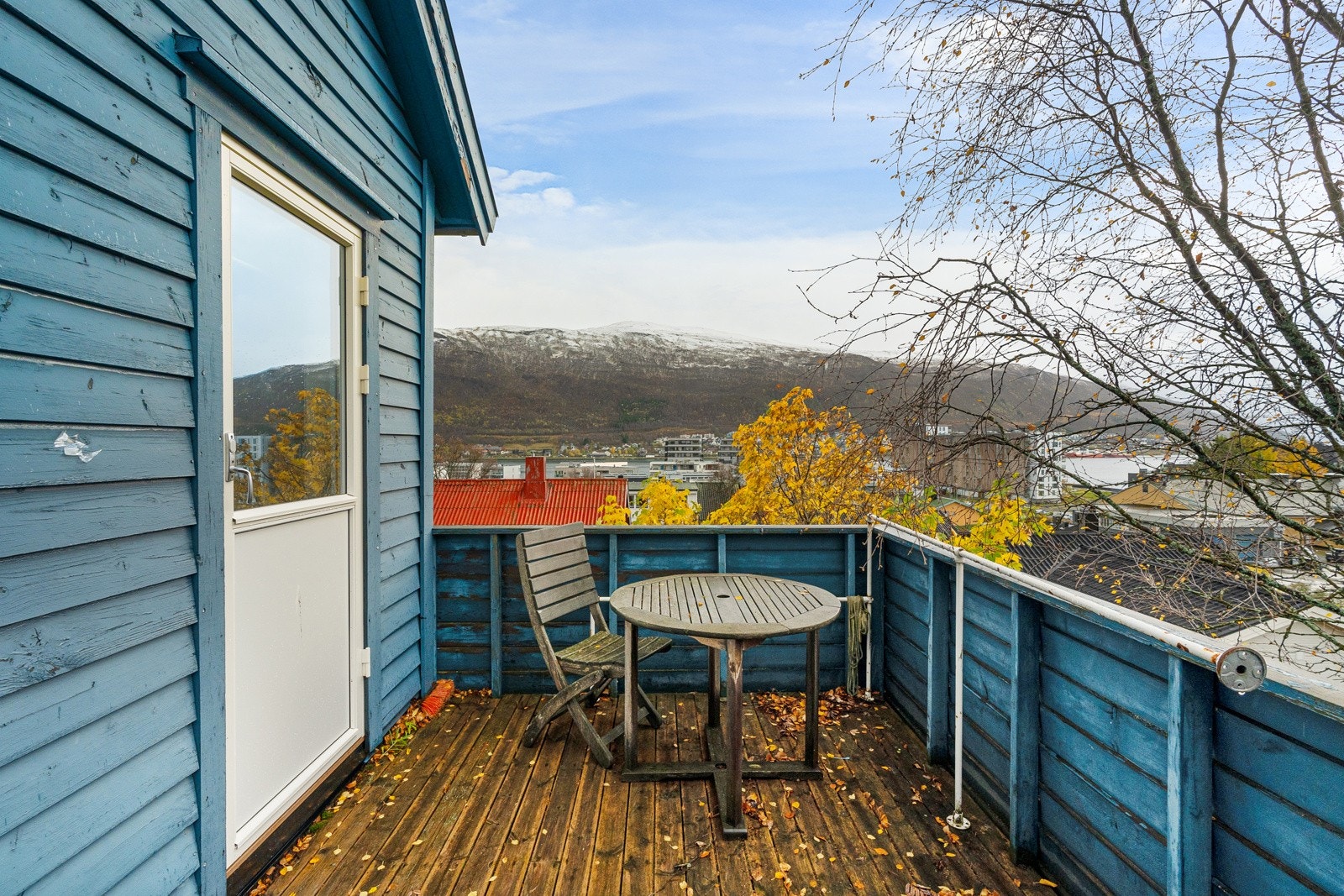 Veranda med vakker utsikt mot Fjellheisen, sundet og fastlandet!