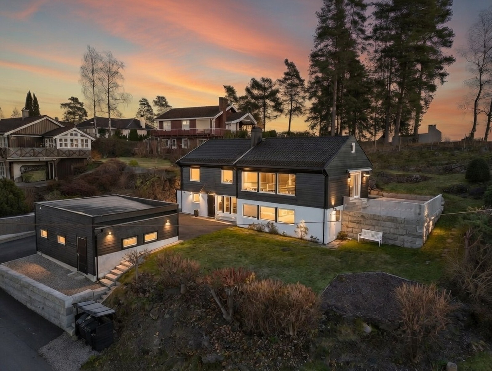 Østenåsveien 24 | Privatmegleren Bærum
(Bildet er AI modifisert, avvik kan forekomme) Galleribilde