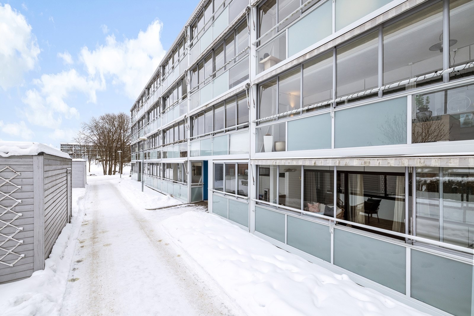 Leiligheten ligger på bakkeplan og har trappefri adkomst. Galleribilde