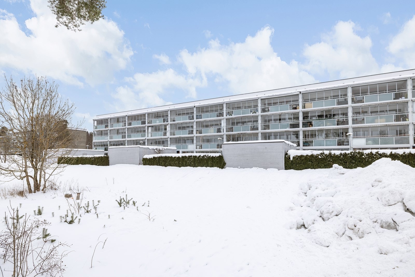 Her bor du i et barnevennlig nabolag, hvor grønne omgivelser og et trygt miljø danner rammen rundt hverdagen. Galleribilde