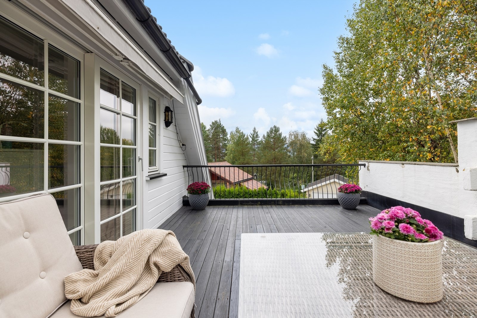 Uteplass ut fra hovedsoverommet i 2. etasje. Galleribilde