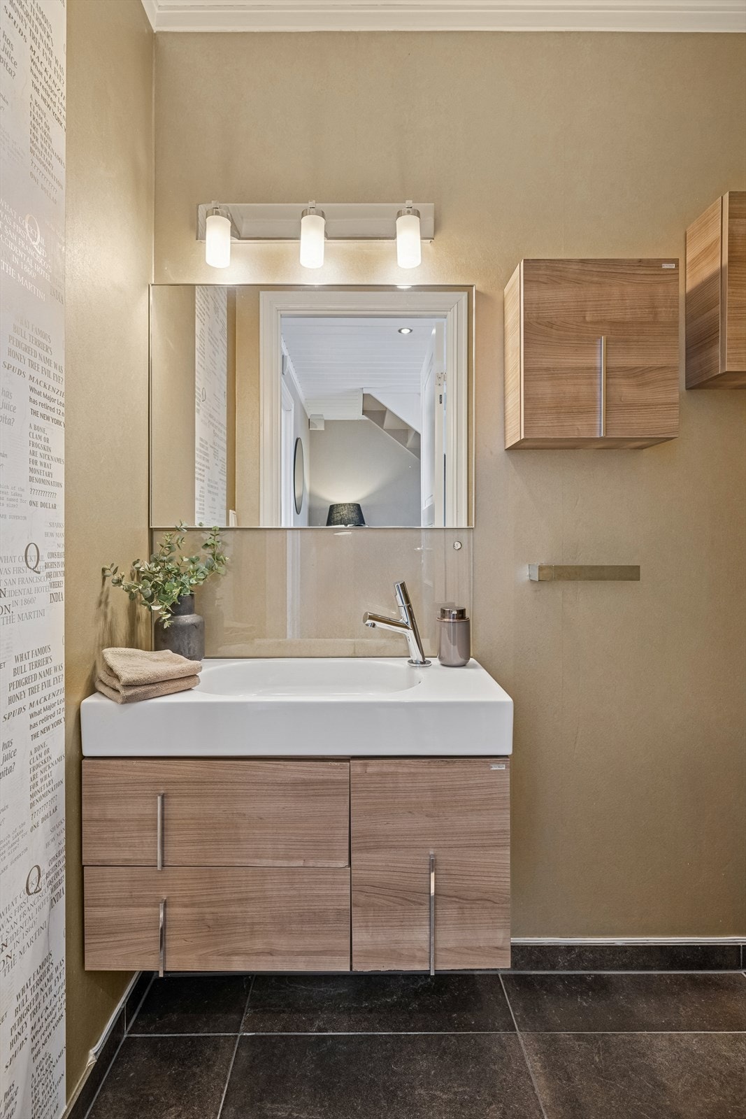 Separat toalettrom i 1. etasje. Galleribilde