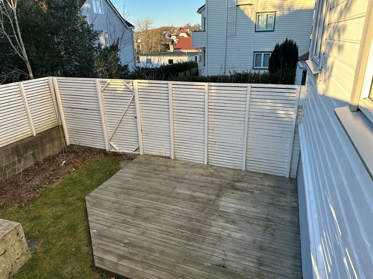 På den sydvendte terrassen er det solrike sommerdager med både ettermiddags- og kveldssol. Galleribilde