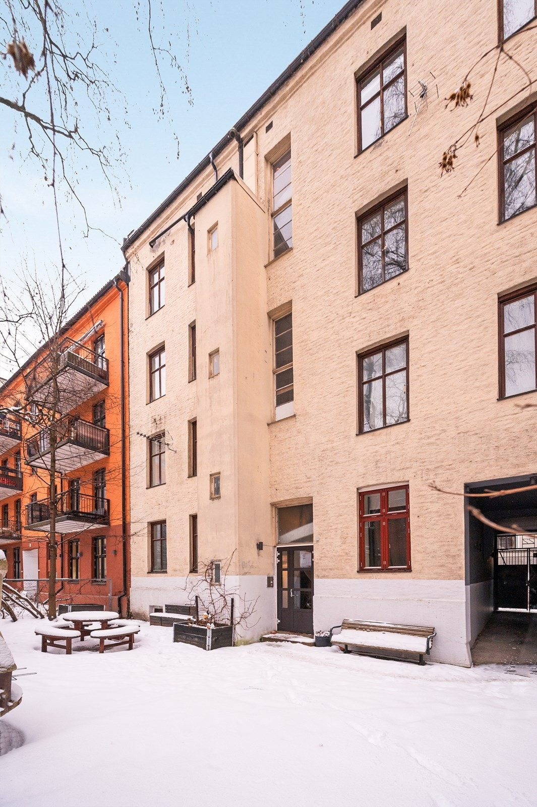 Leiligheten disponerer en kjellerbod på ca. 5,2 m² for ekstra lagring. Galleribilde