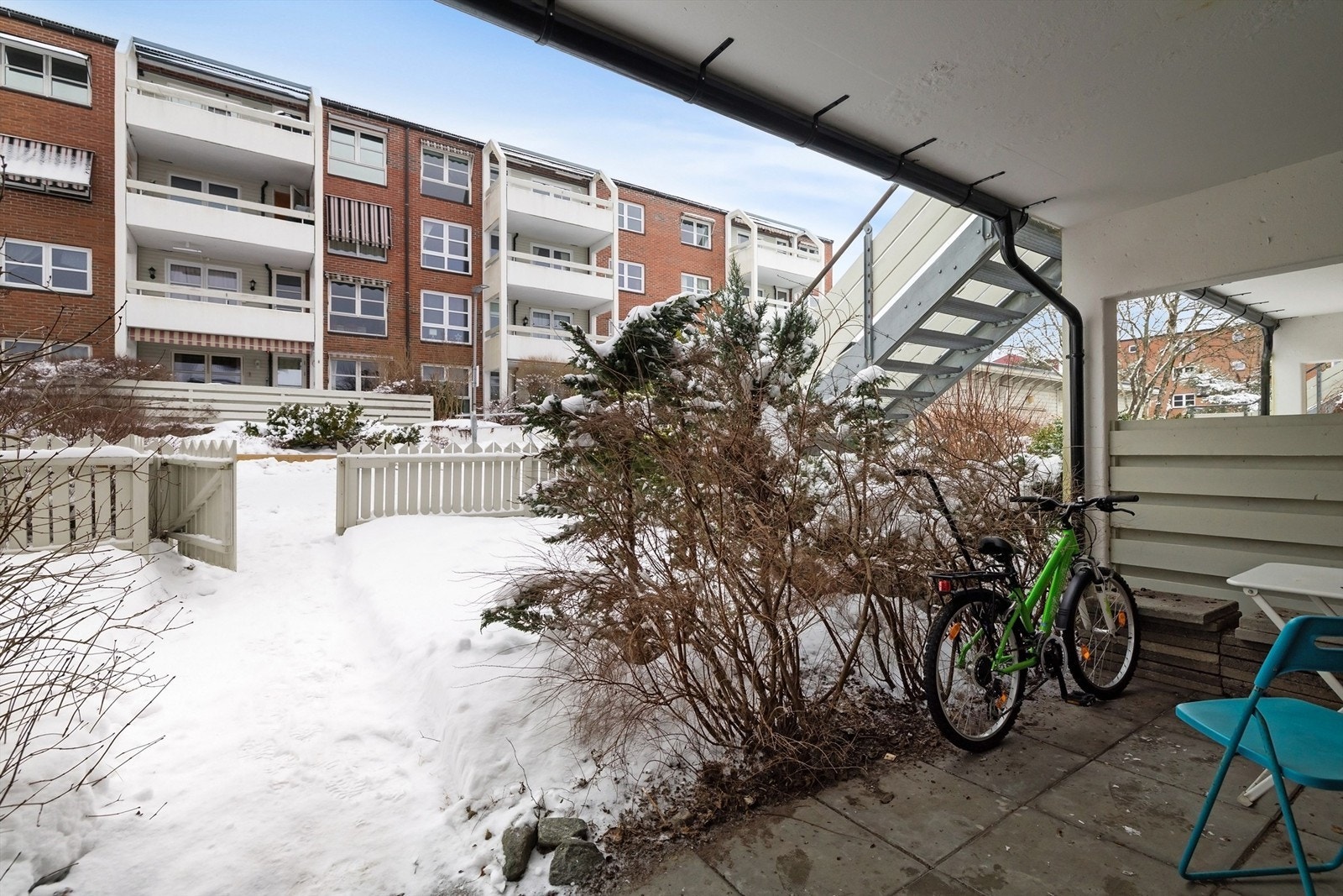 Leiligheten har egen inngang via hageflekk - orientert mot øst med morgensol Galleribilde