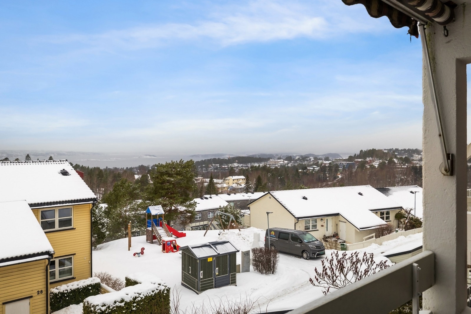 Leiligheten ligger usjenert til med fritt utsyn Galleribilde