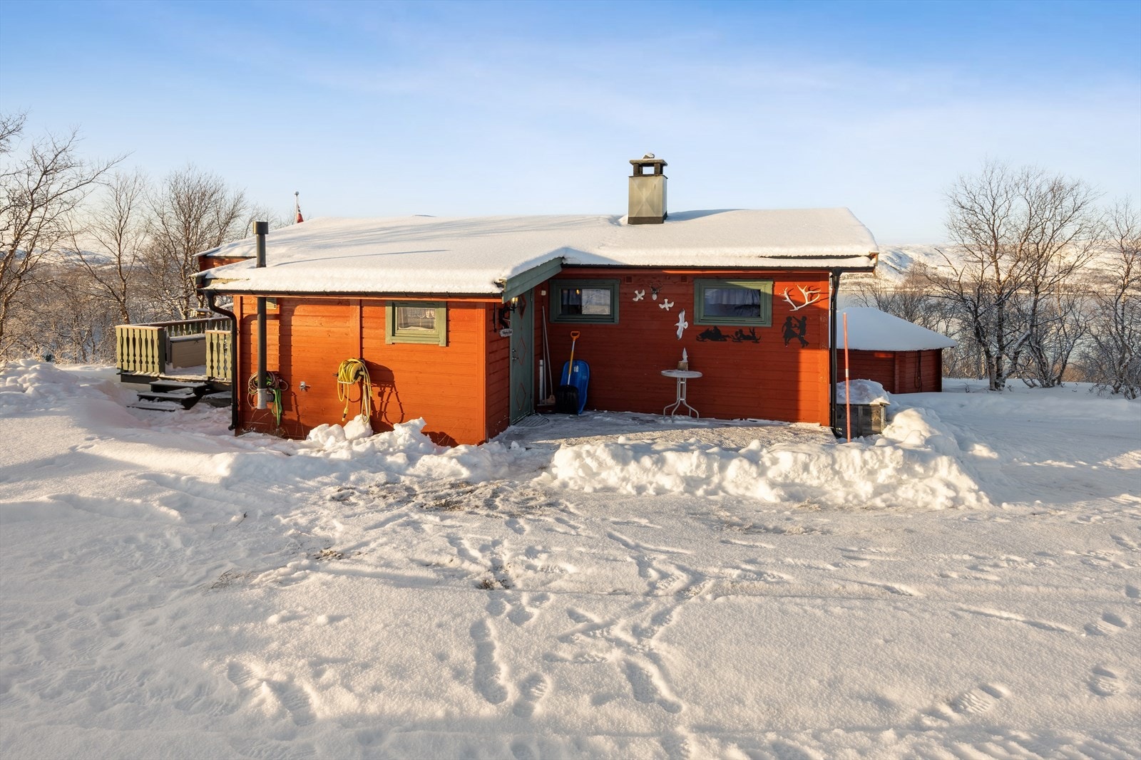 Bilvei helt fram til hyttedøra. Galleribilde