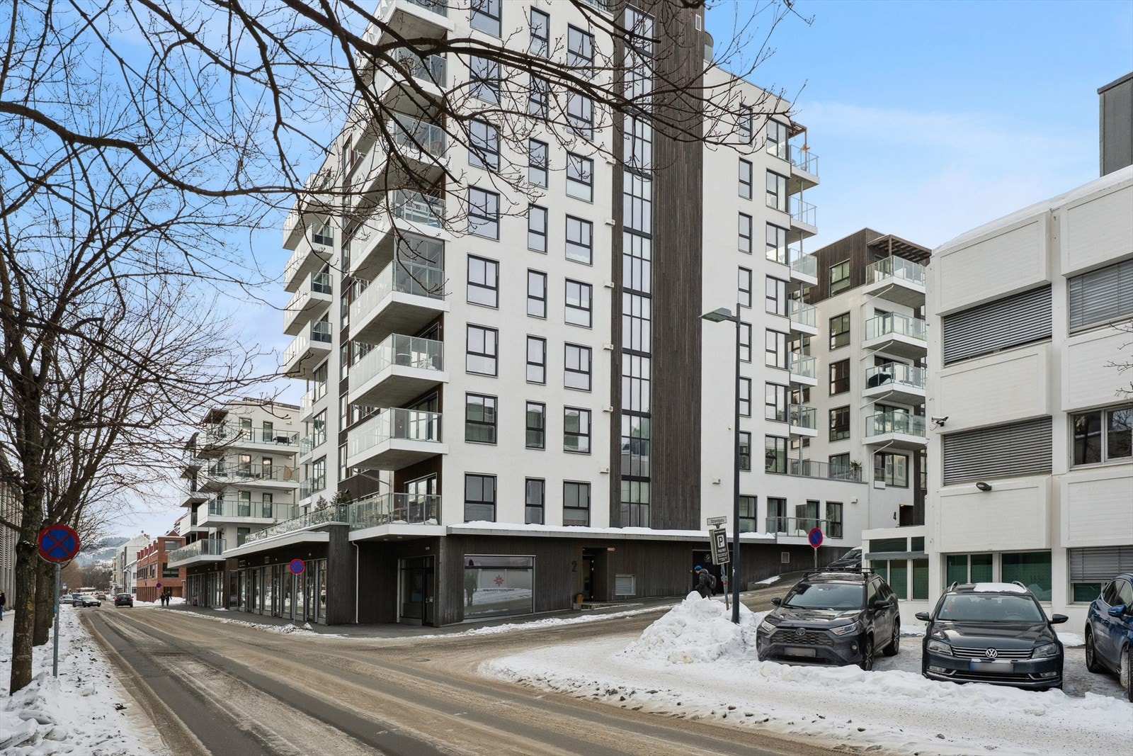 Leiligheten ligger meget sentralt til, og i 6.etasje for å slippe støy fra gaten. Galleribilde