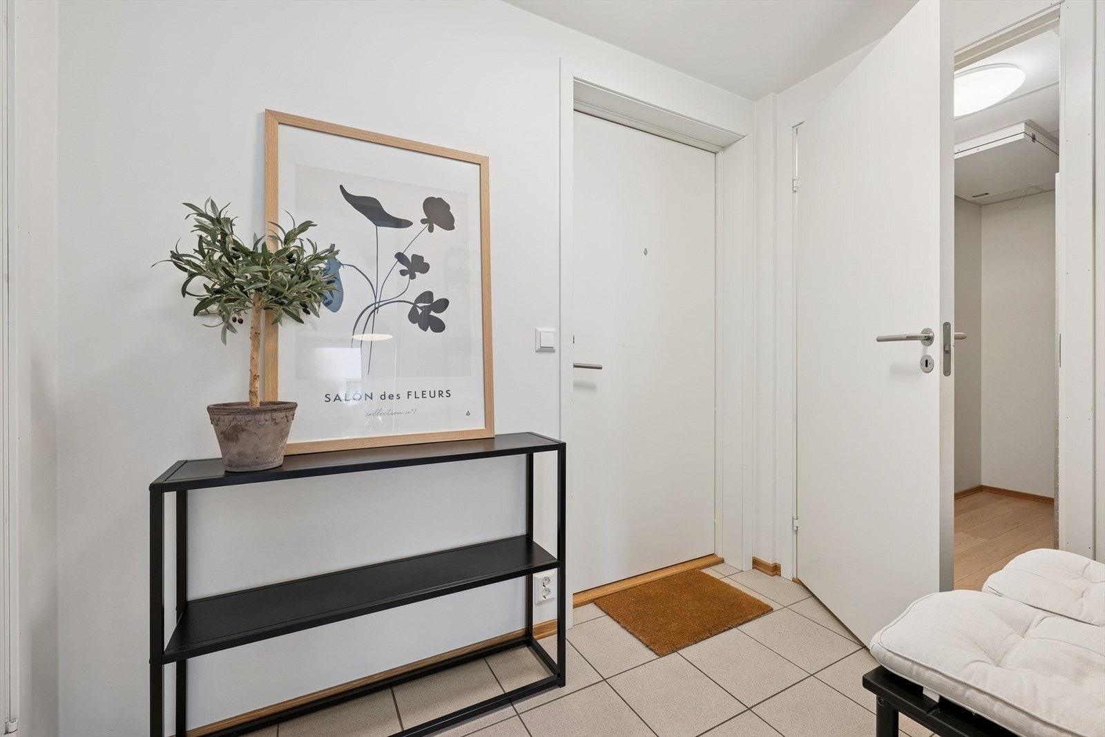 Velkommen inn i moderne og fin selveierleilighet i 6.etasje! Galleribilde