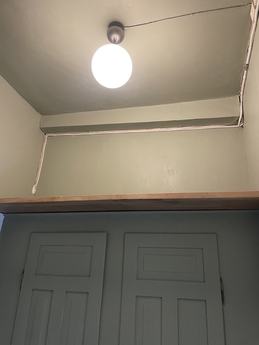 Ekstra oppmerking over skapet i gangen Galleribilde