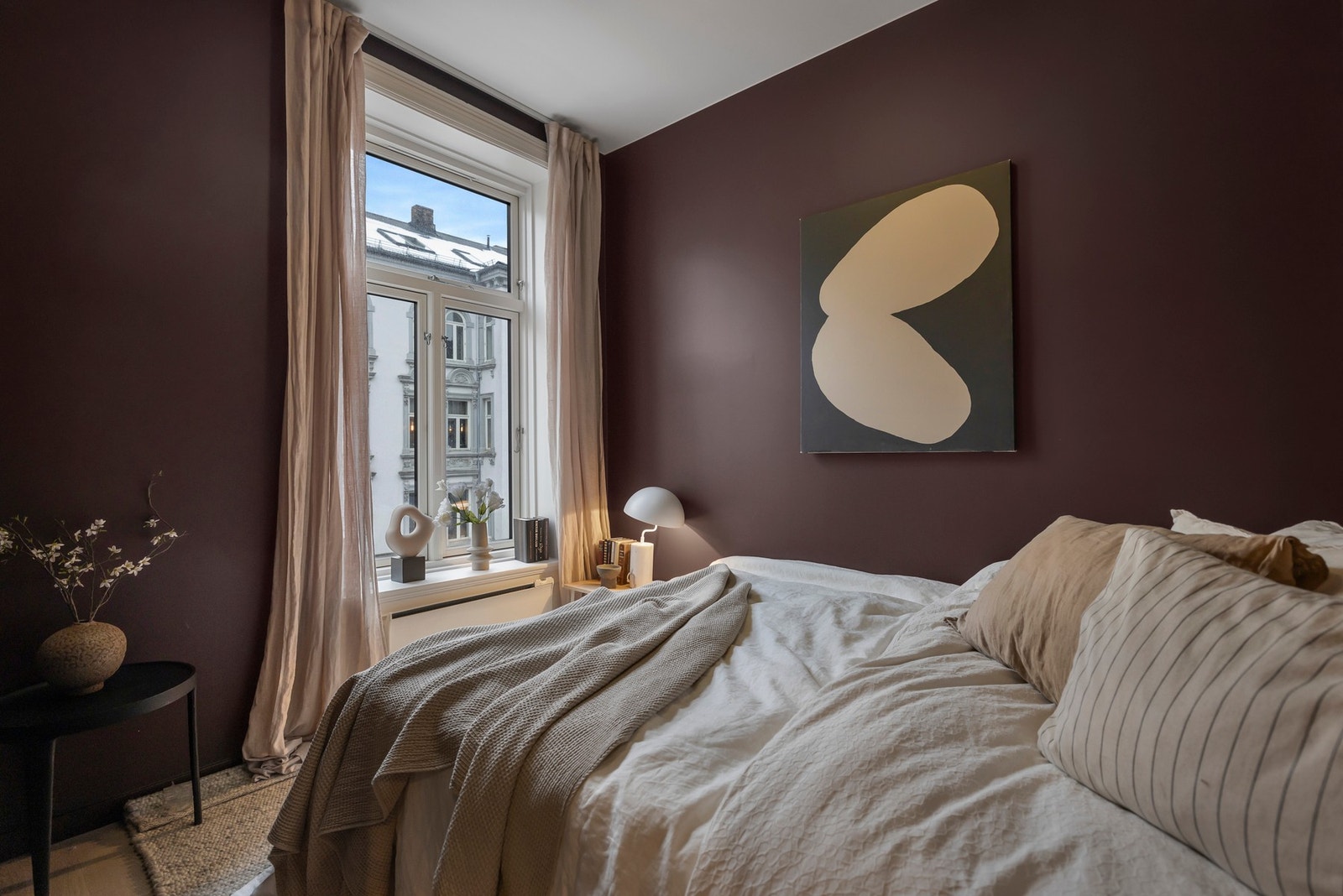 Hovedsoverommet har plass til seng og nattbord. Galleribilde