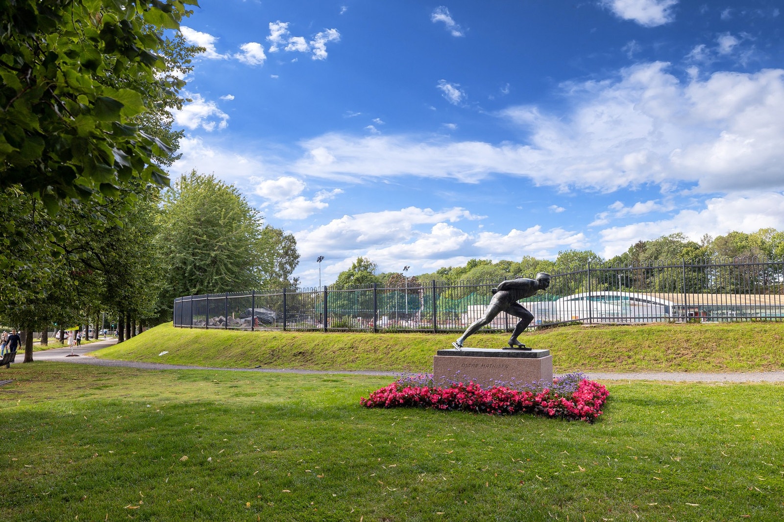 Området er kjent for sine vakre bygårder og sjarmerende gater og byr på et bredt spekter av rekreasjonsmuligheter, med Frognerparken som et sentralt punkt, kjent for Vigelandsinstallasjonen, gode turstier og Frognerbadet. Galleribilde