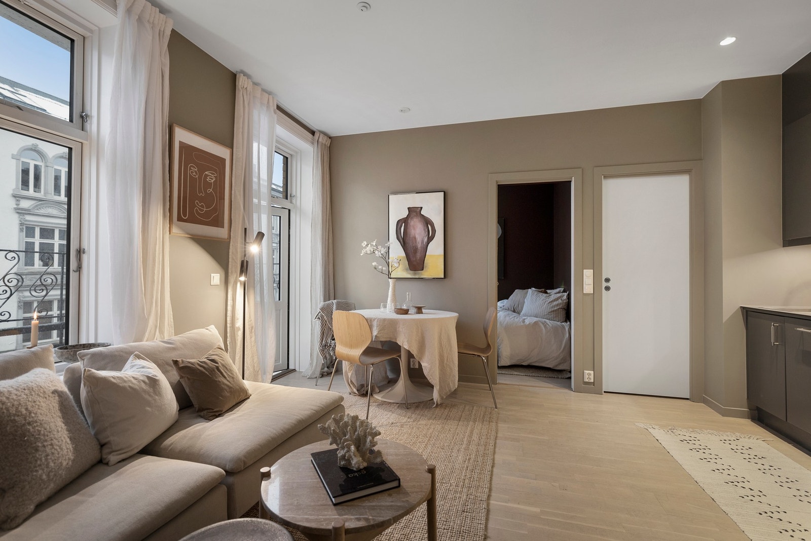 Videre fra stuen er det adkomst til Hovedsoverommet. Galleribilde