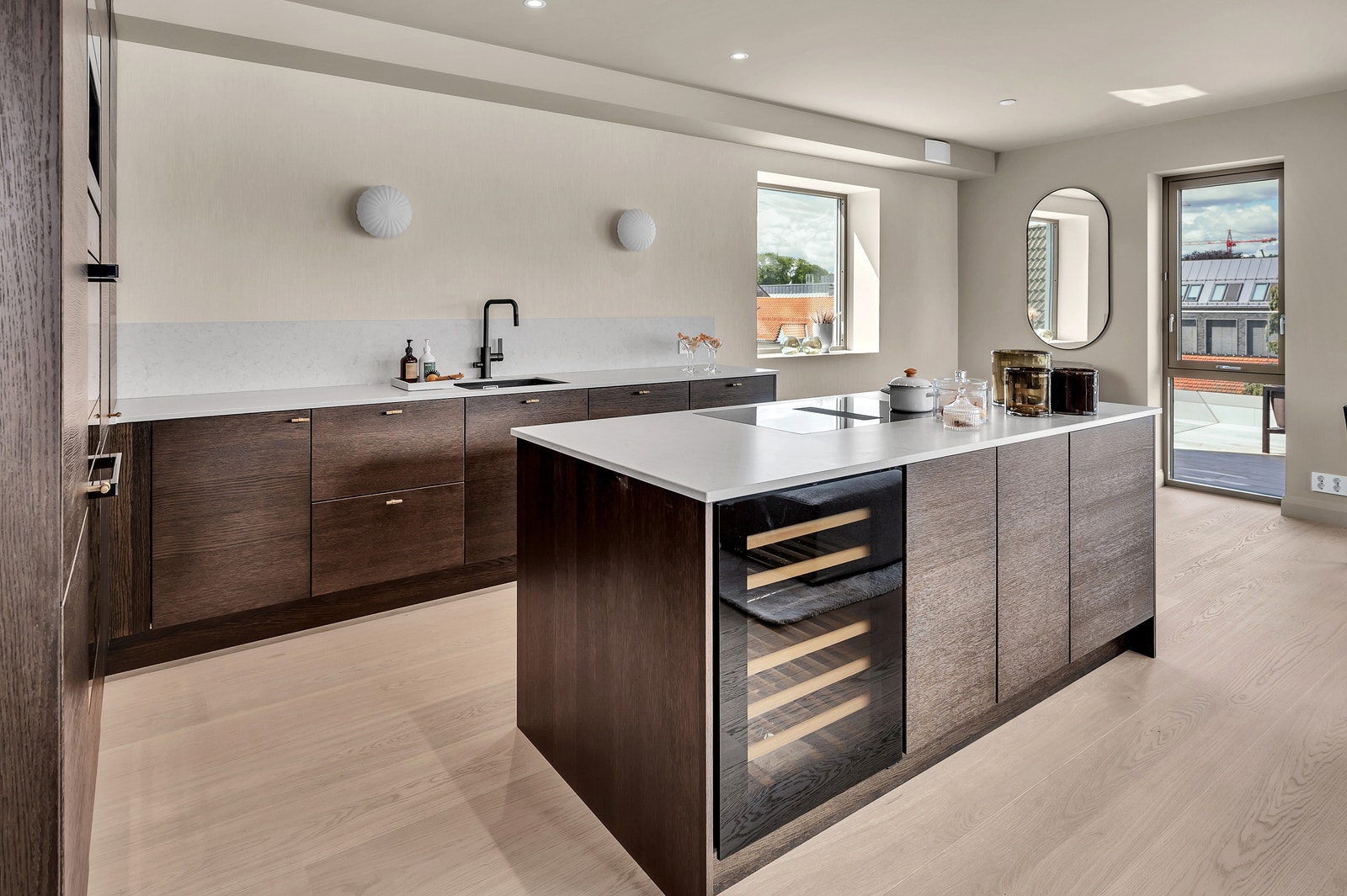 Vinskap i kjøkkenøy Galleribilde