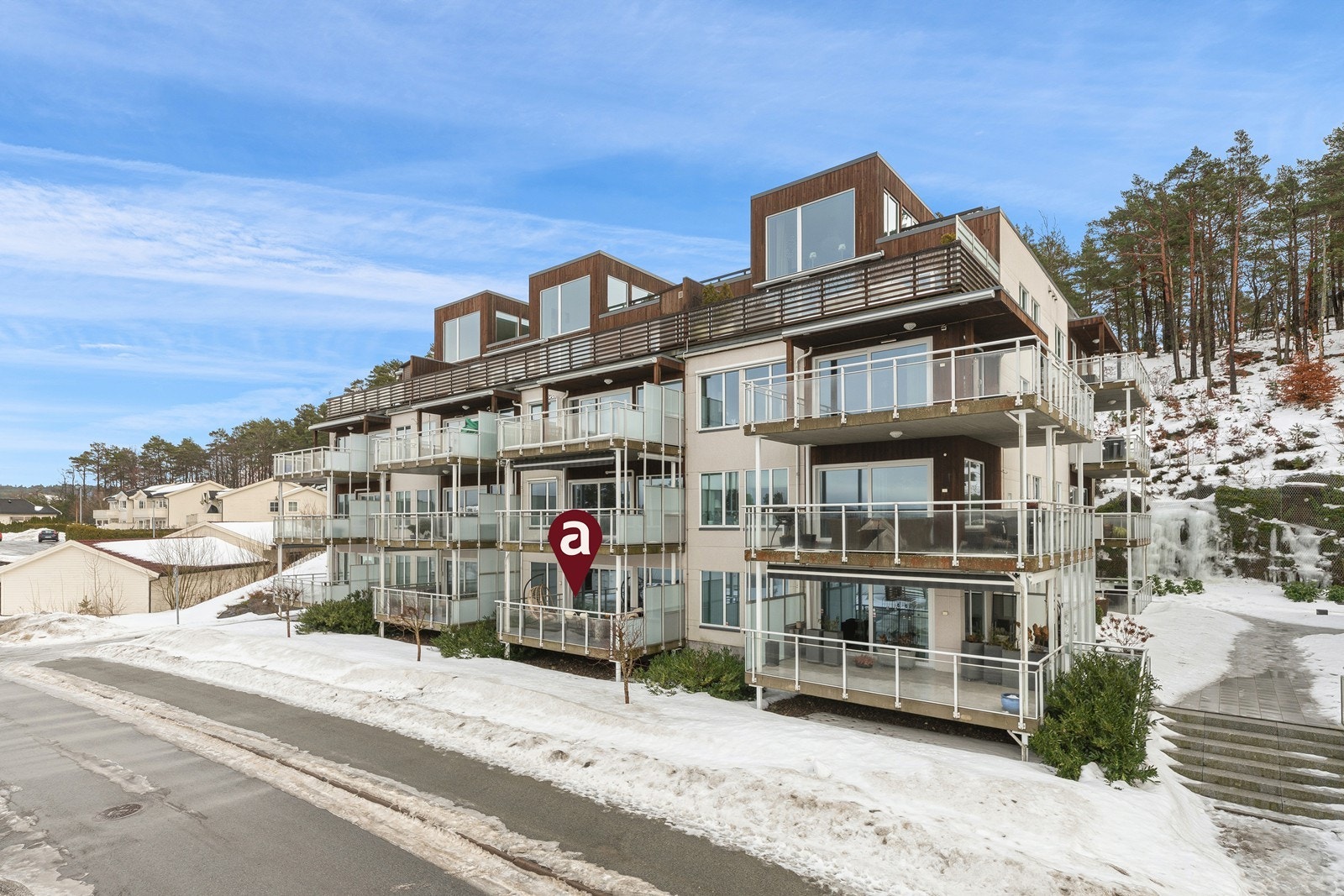 Delikat 3-roms selveier med solrik balkong - Heis og parkering - Attraktiv beliggenhet - Gasspeis Galleribilde