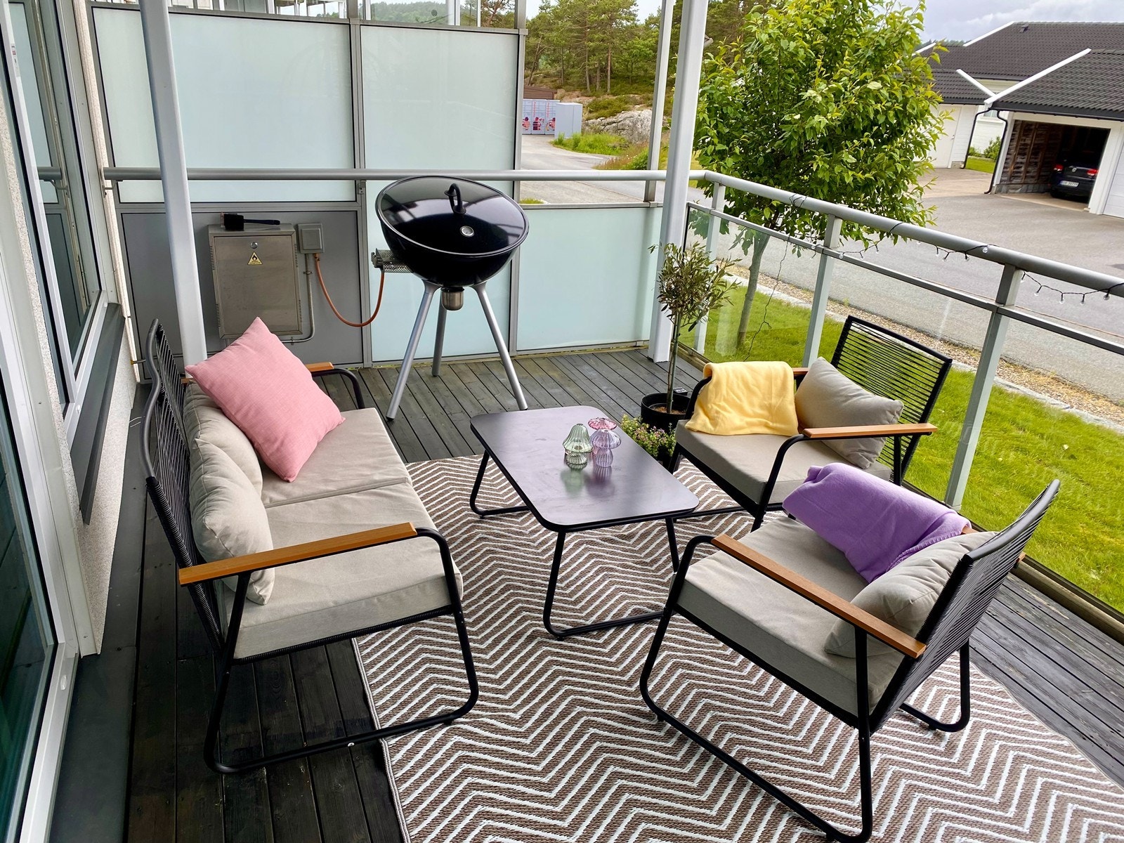 Sommerstemning på veranda Galleribilde