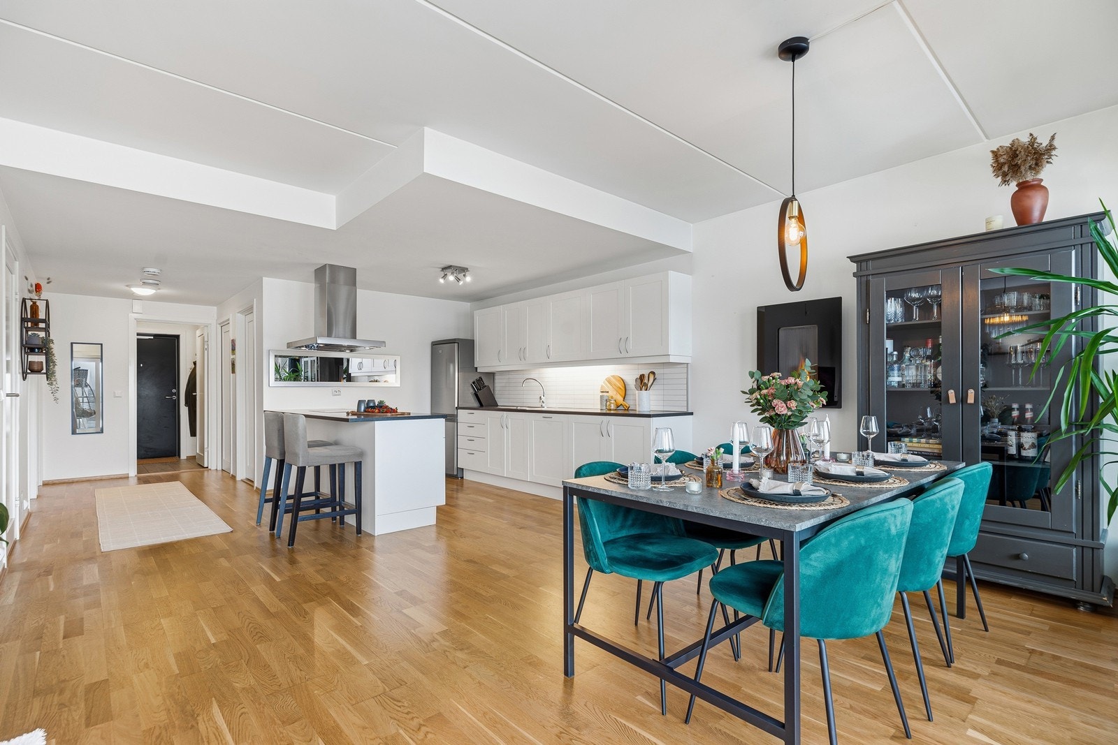 Spisestue og kjøkken Galleribilde