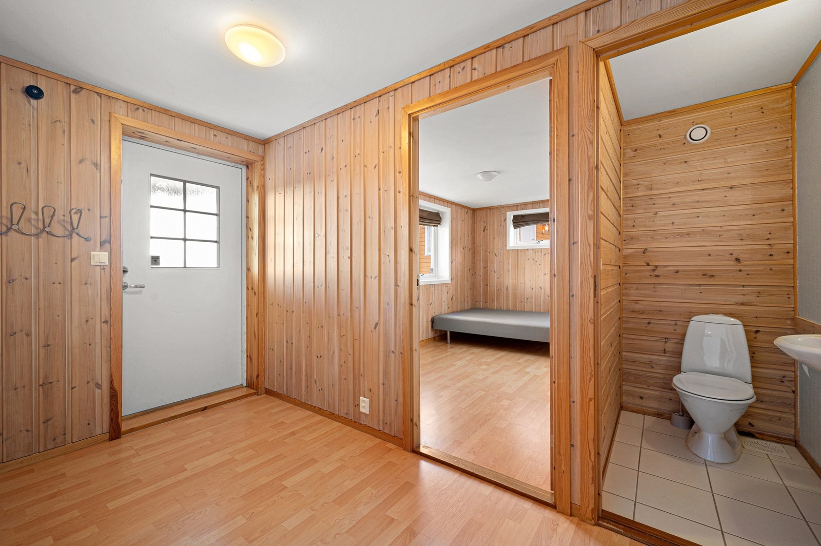 Entré/gang sokkeletasje. Galleribilde