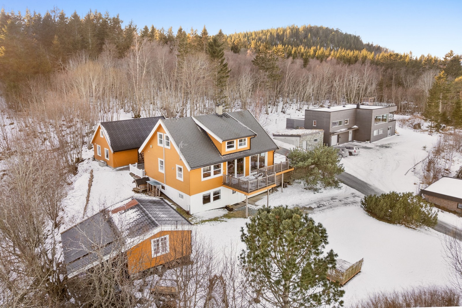 Dersom man ønsker å drive med uorganisert eller organisert idrett er det svært godt tilbud for dette på Bosberg. Byneset IL byr på en rekke muligheter innen blant annet fotball, håndball, løping og ski. Galleribilde