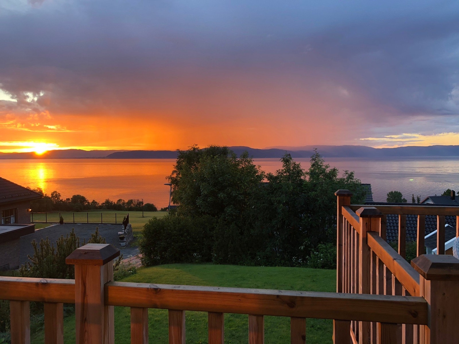 Flott solnedgang fra balkong. (Bilde tatt av selger) Galleribilde