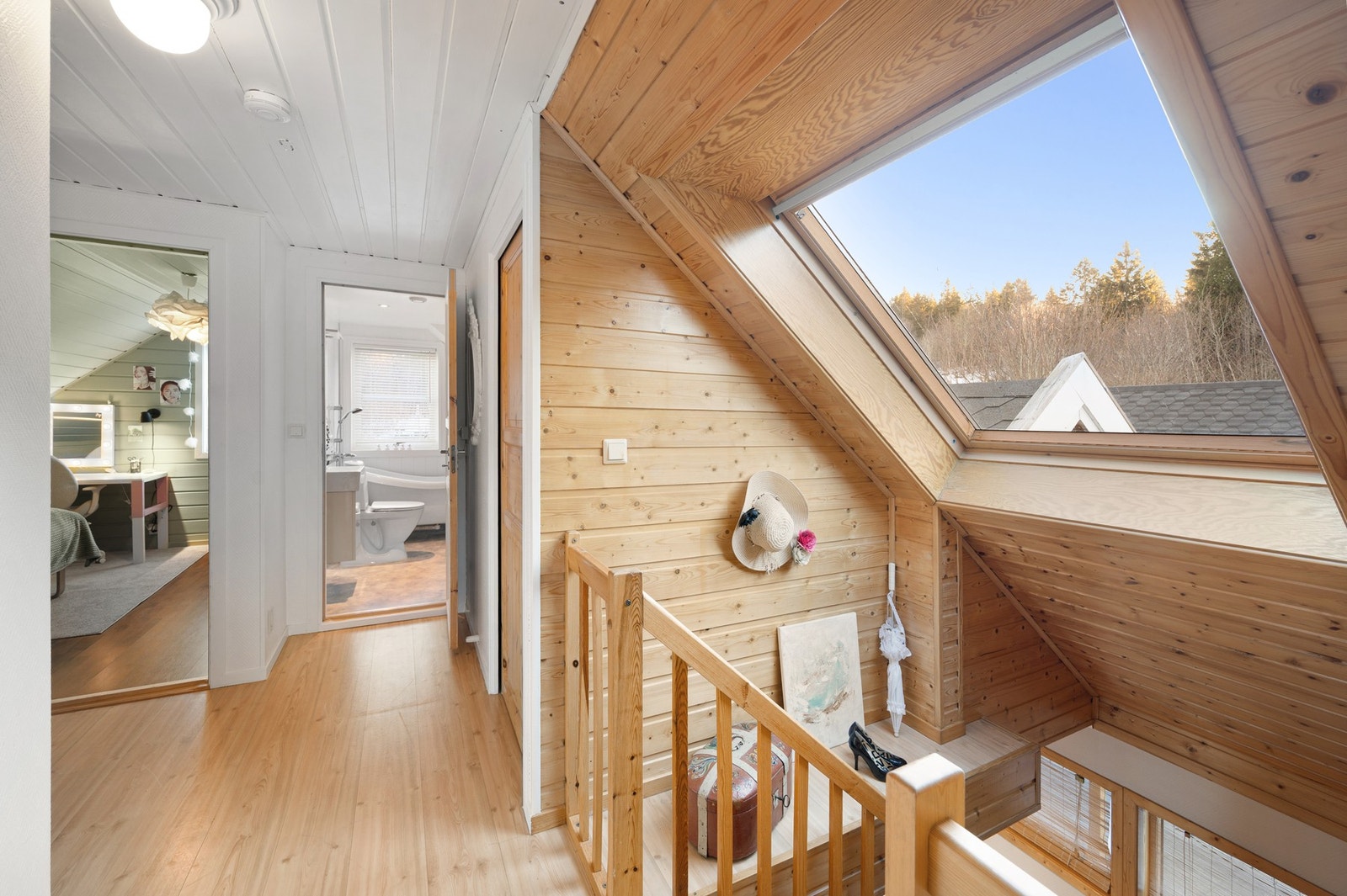 Gang loftetasje. Galleribilde