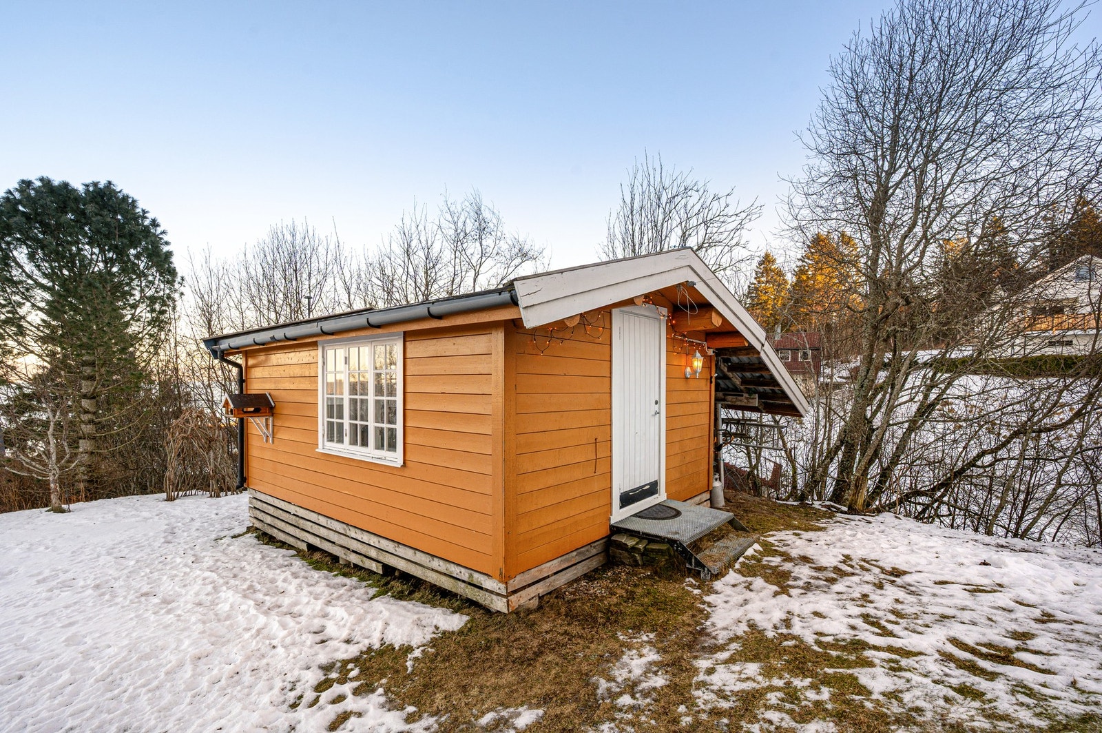 Anneks i hagen, brukes i dag som sommerstue av ungdommen. Galleribilde