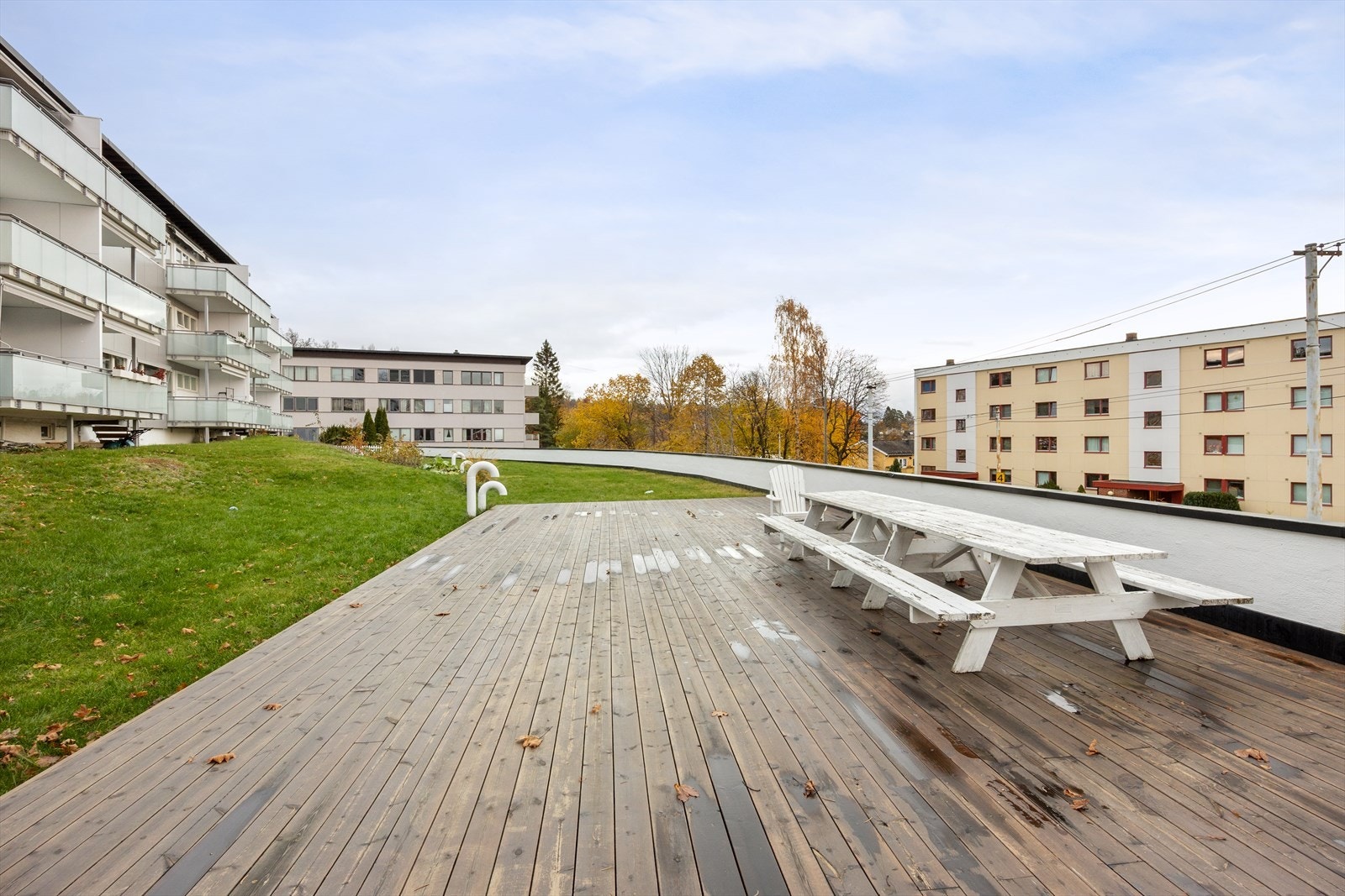 Uteområde med sittegrupper til felles anvendelse. Galleribilde